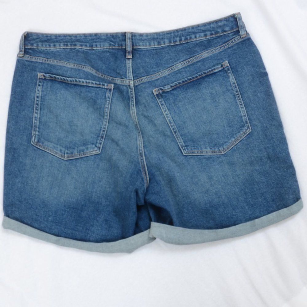 Old Navy Women PLUS 22 High-Waisted OG Straight Blue Denim Jean Cuffed Shorts - Picture 3 of 5